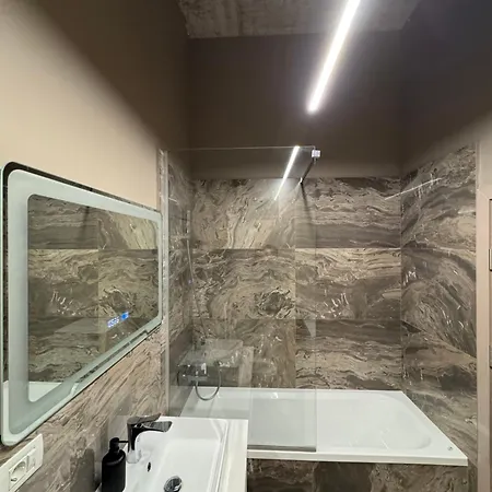 Smarthome 16 - Free Private Parking Апартаменты *