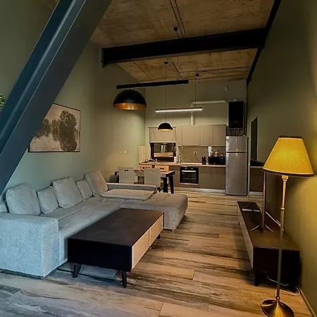 Smarthome 16 - Free Private Parking *
