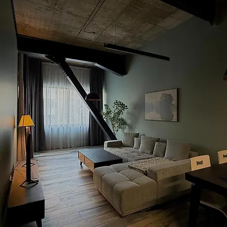 Smarthome 16 - Free Private Parking *