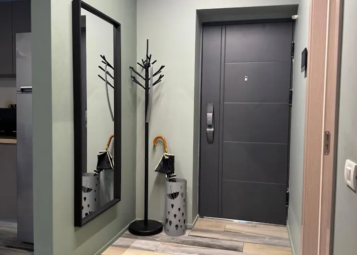 Апартаменти Smarthome 16 - Free Private Parking *